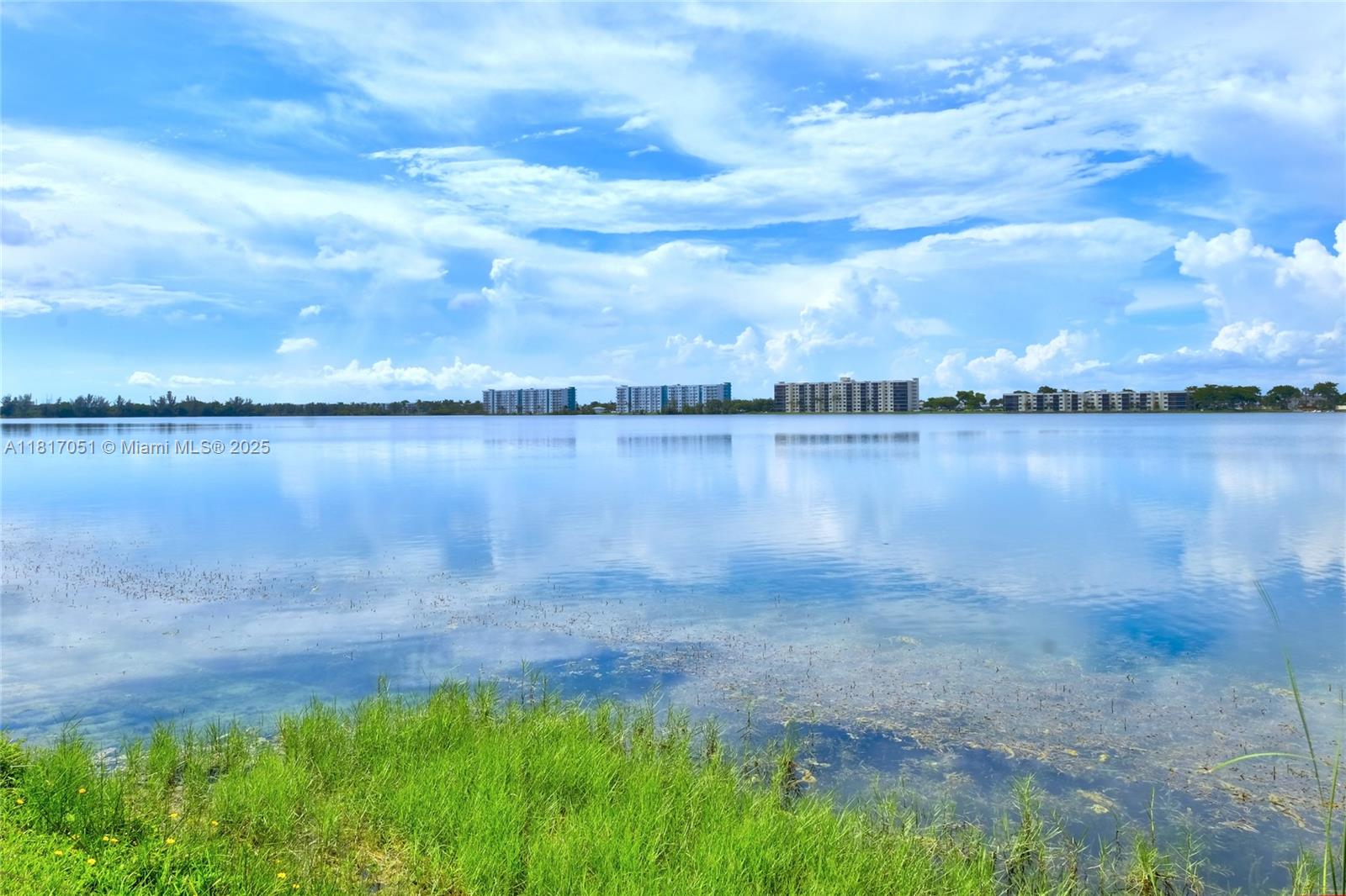 LAKE EMERALD CONDOMINIUM - Residential