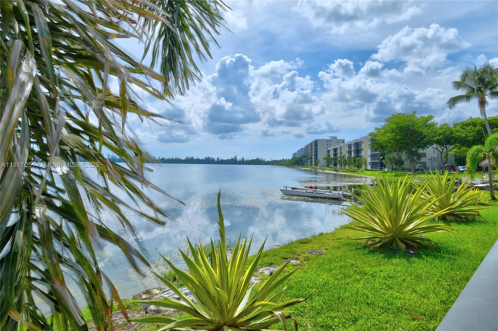 LAKE EMERALD CONDOMINIUM - Residential