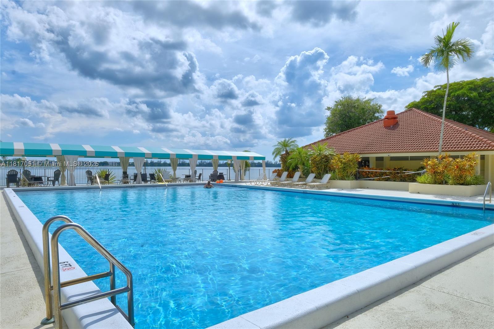 LAKE EMERALD CONDOMINIUM - Residential