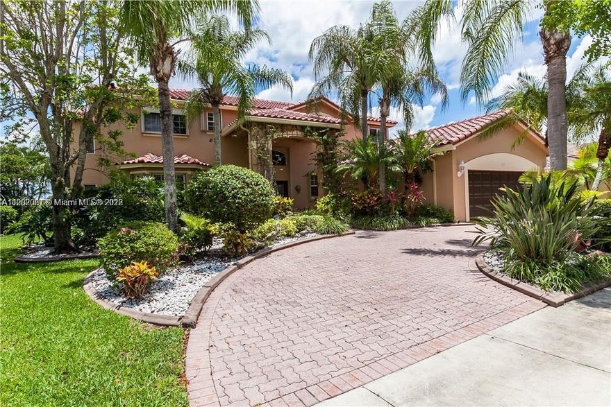 MUST SEE! GORGEOUS 5 BEDROOM 3 BATH LAKE FRONT HOME WITH AN OPEN ELEGANT LAYOUT ON 13,314 SQ FT LOT. THIS MAGNIFICENT PROPERTY FEATURES A TOTALLY RENOVATED DOWNSTAIRS WITH MARBLE FLOORS, QUARTZ COUNTER IN THE KITCHEN.  ONE LARGE BEDROOM DOWNSTAIR WITH A BEAUTIFUL CABANA BATH.  GREAT LAYOUT FOR ENTERTAINING AND BEAUTIFUL VIEW OF THE LAKE.  NEWER ROOF APPROX 7 YEARS.  HARDWOOD FLOORS UPSTAIRS WITH A VIEW OF THE LAKE FROM THE MASTER BEDROOM. ELECTRIC LIFT (ELEVATOR).  ELECTRIC AND ACCORDING SHUTTERS COMB.  UPSTAIRS LAYOUT CONVERTED TO 5 BEDROOM 3 BATH BY A LICENSED CONTRACTOR. OPEN HOUSE SATURDAY FROM 11 AM - 1:30 PM