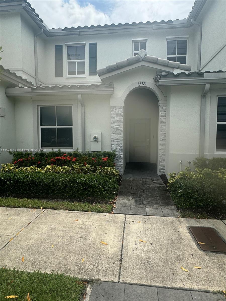 Brand new construction in the homestead area, this 3 bedroom/ 3 bathroom includes washer and dryer in unit, tile downstairs ,carpet upstairs, new appliances and the comfort that each room has its own bathroom. A MUST SEE!