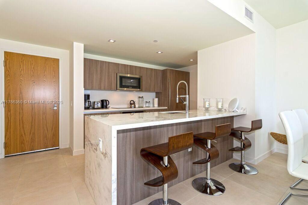 401 N Birch Rd 1111