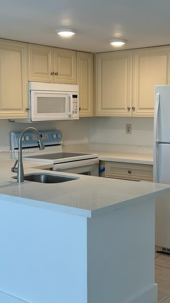 CLEAR LAKE CLUB CONDO - Residential Lease