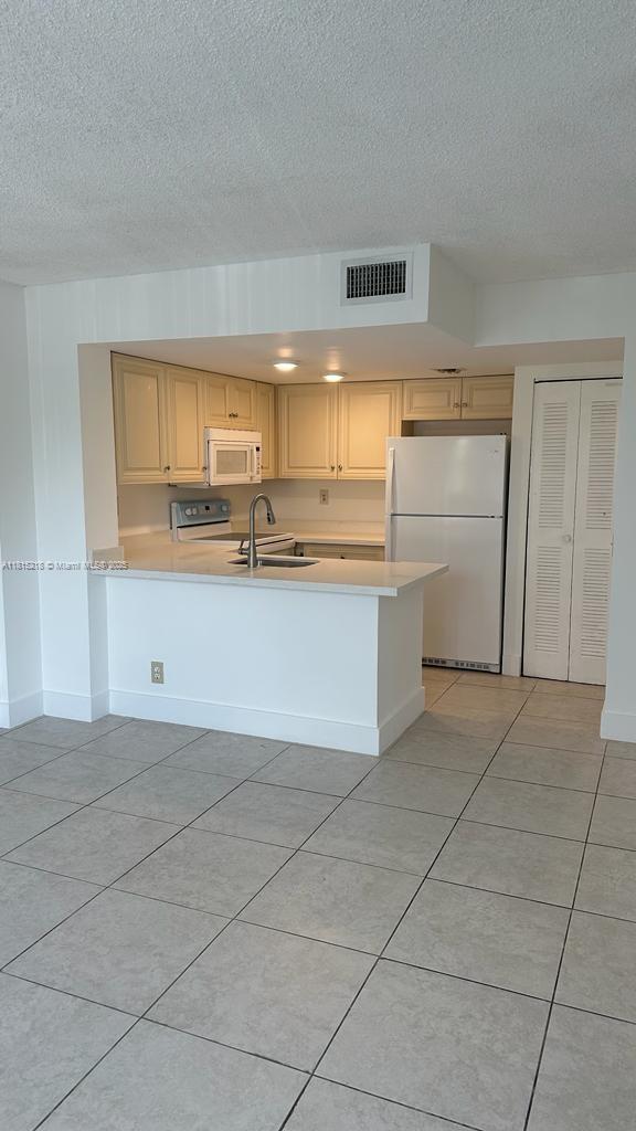 CLEAR LAKE CLUB CONDO - Residential Lease
