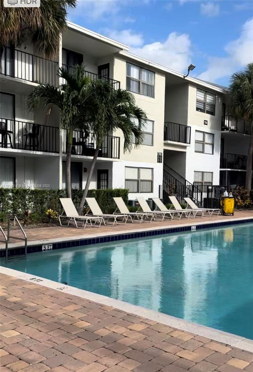 Wonderful and beautiful Complex at Clear Lake 1 bedroom and 1-bathroom functional unit with quartz kitchen counter-top new appliances. Great price to rent. 15 min for the beach, 15 min airport 10 min Palm Beach City Centre a five min from the Tanger Outles Mall.