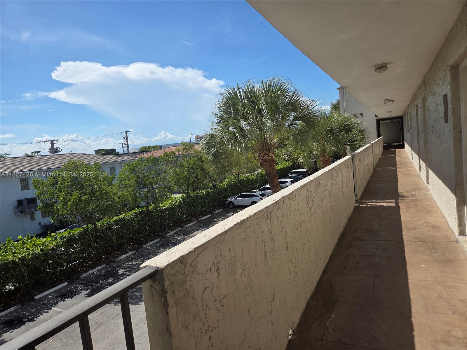 DADELAND GROVE CONDO - Residential