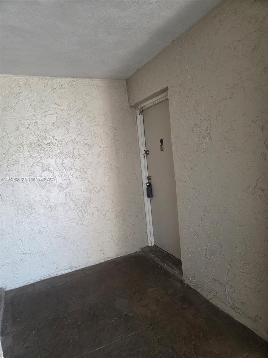 DADELAND GROVE CONDO - Residential