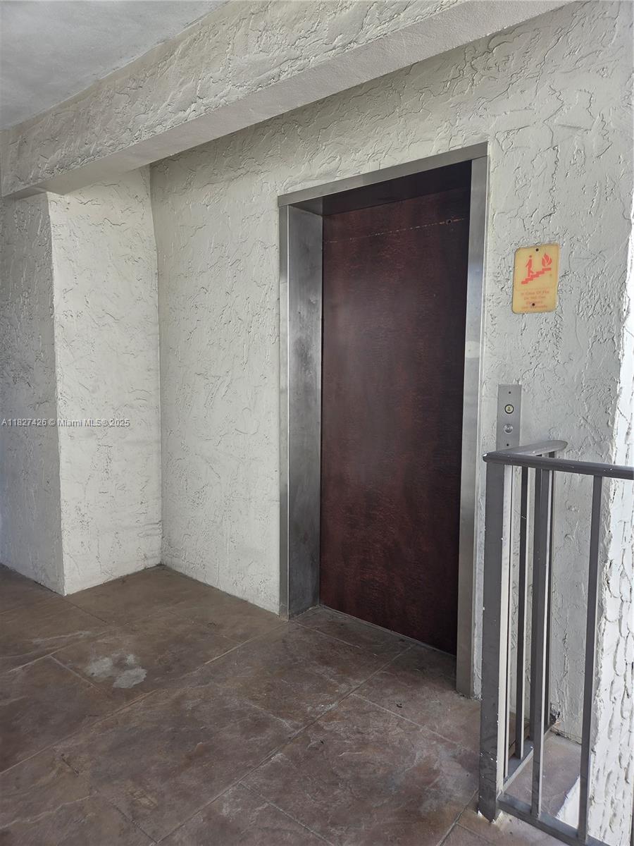 DADELAND GROVE CONDO - Residential