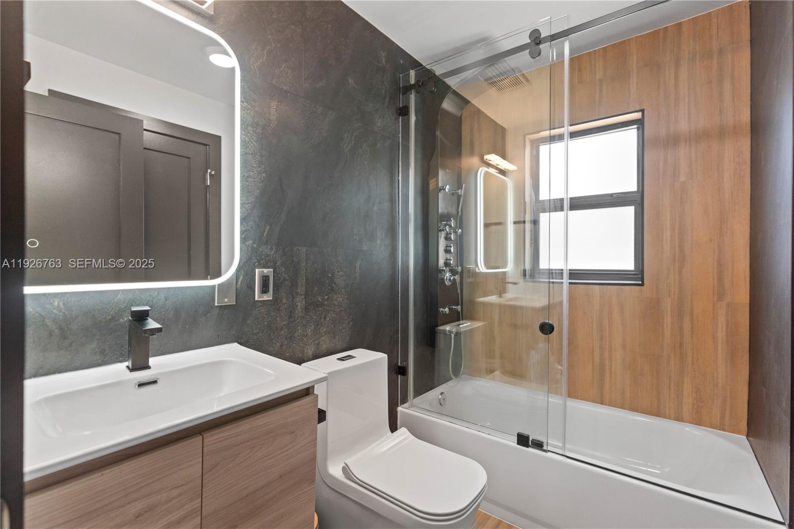 GLENDALE LAWNS REV PLAT - Residential Lease