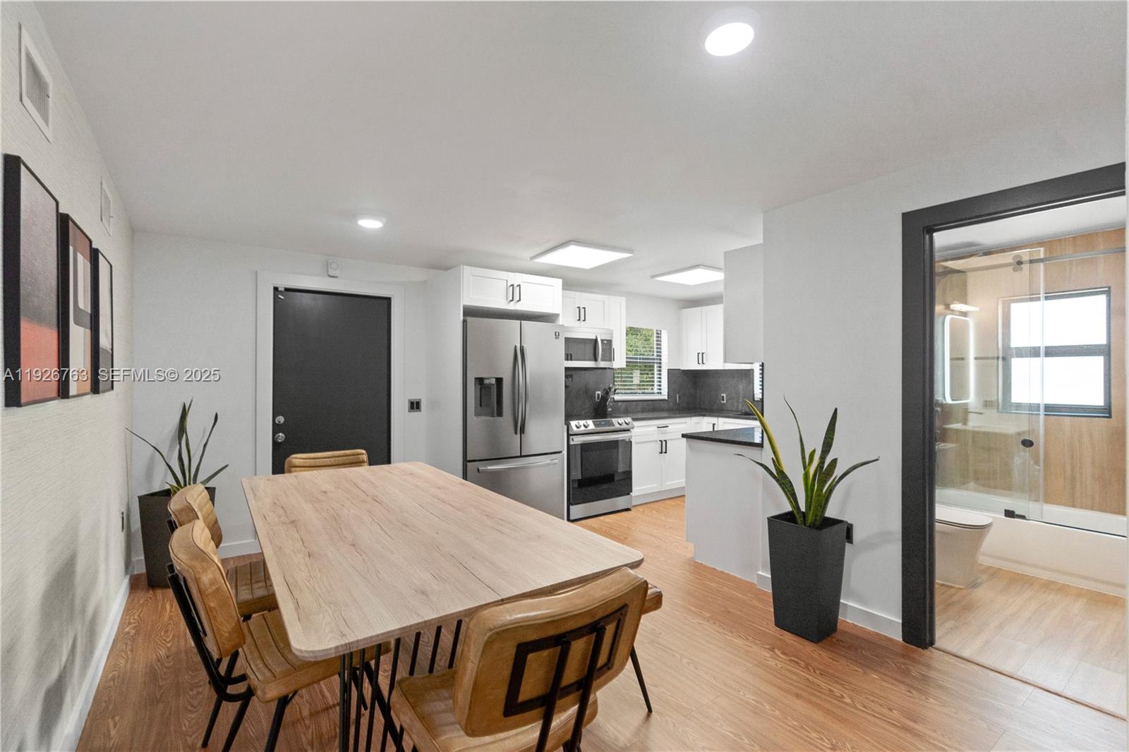 GLENDALE LAWNS REV PLAT - Residential Lease