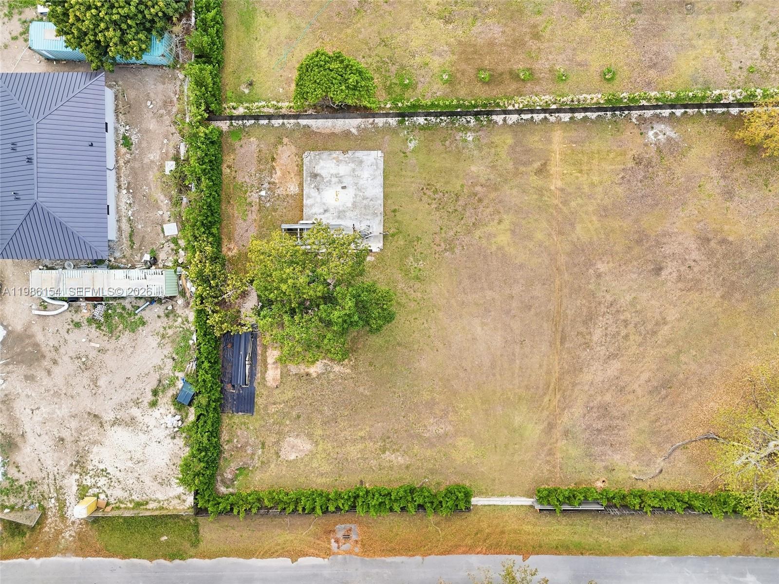 05 57 39 N110FT OF E120FT - Land