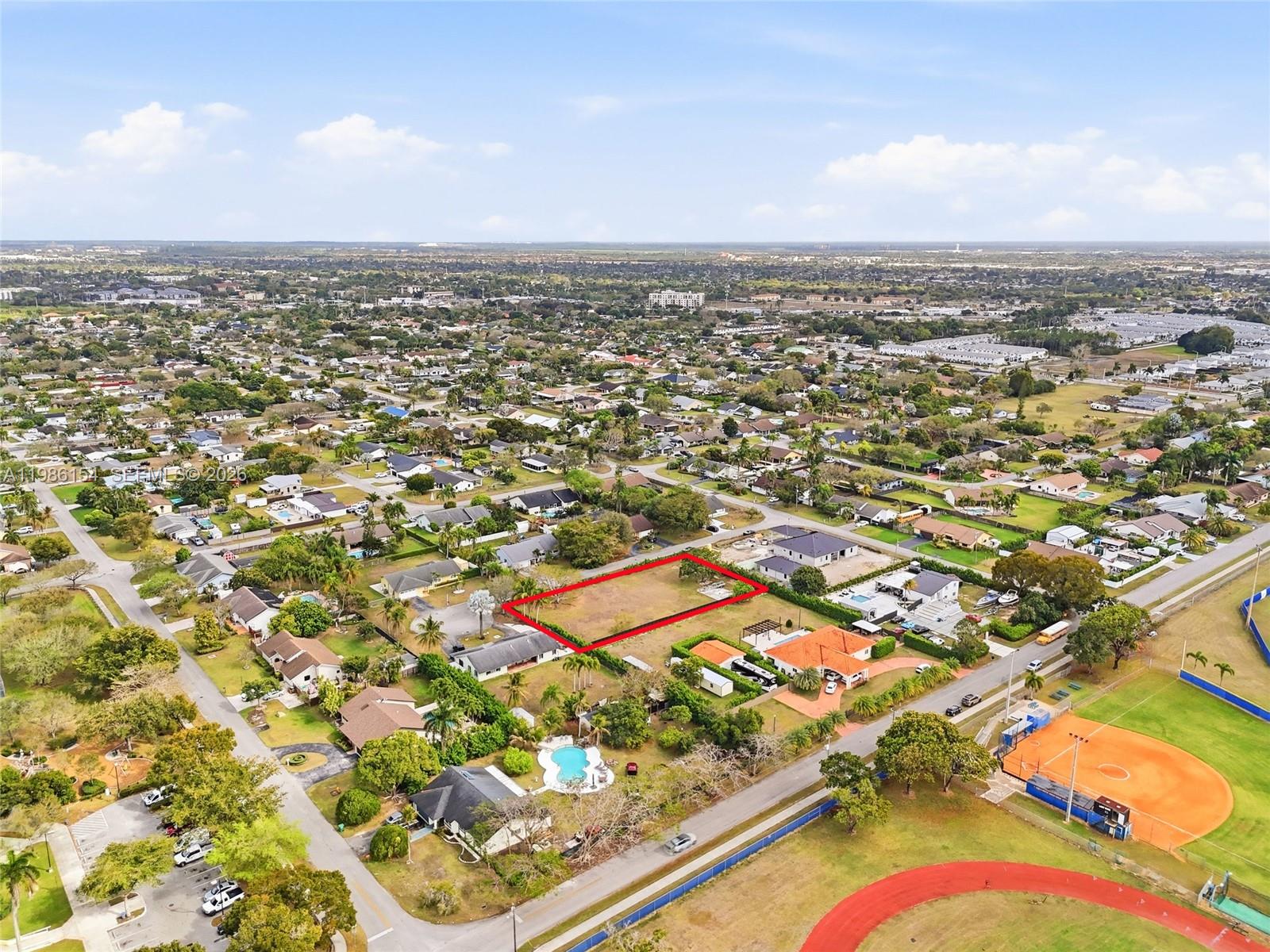 05 57 39 N110FT OF E120FT - Land