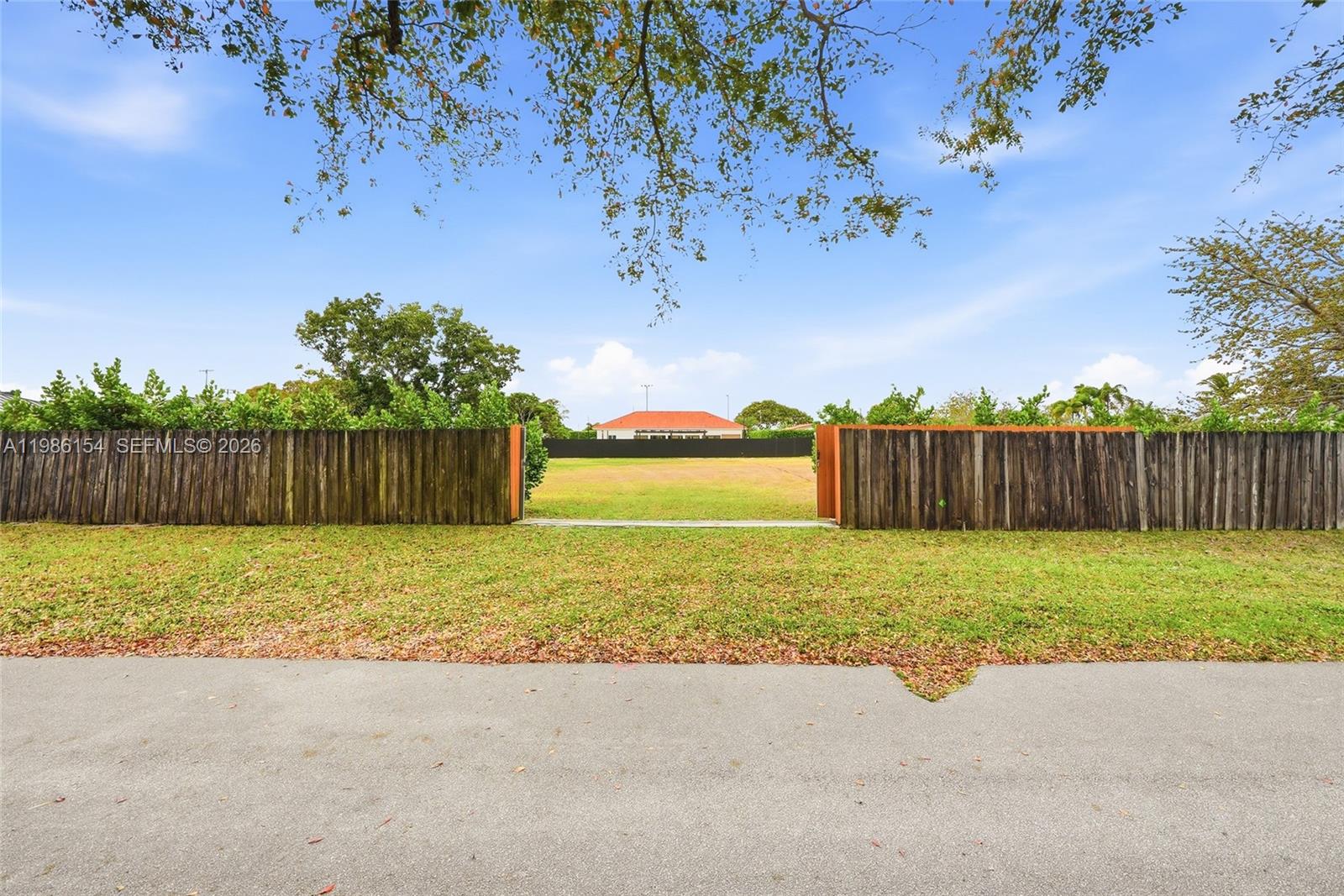 05 57 39 N110FT OF E120FT - Land