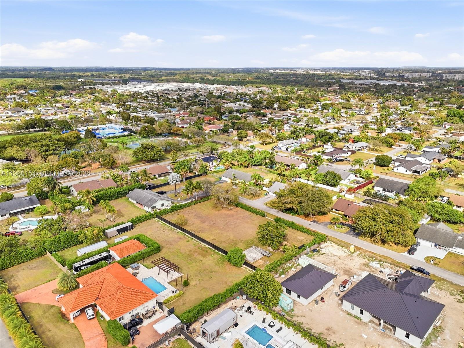 05 57 39 N110FT OF E120FT - Land