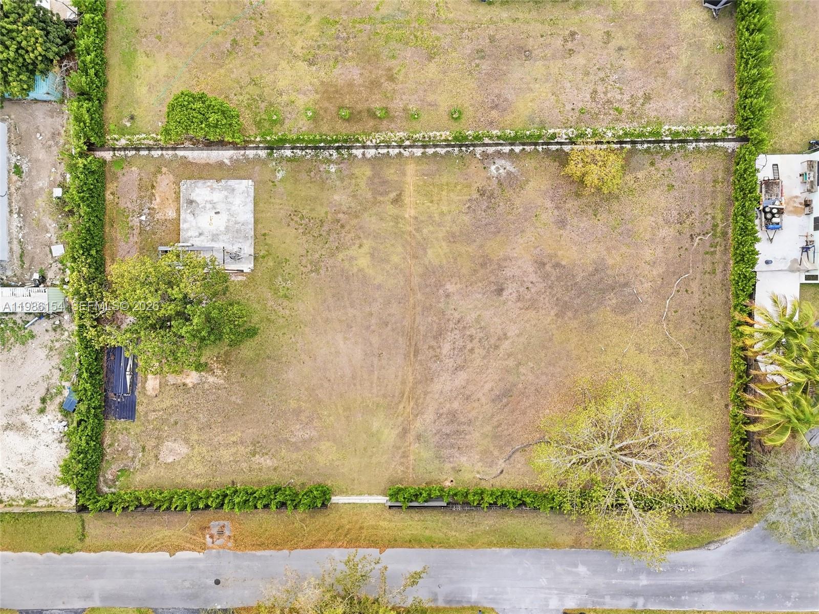 05 57 39 N110FT OF E120FT - Land