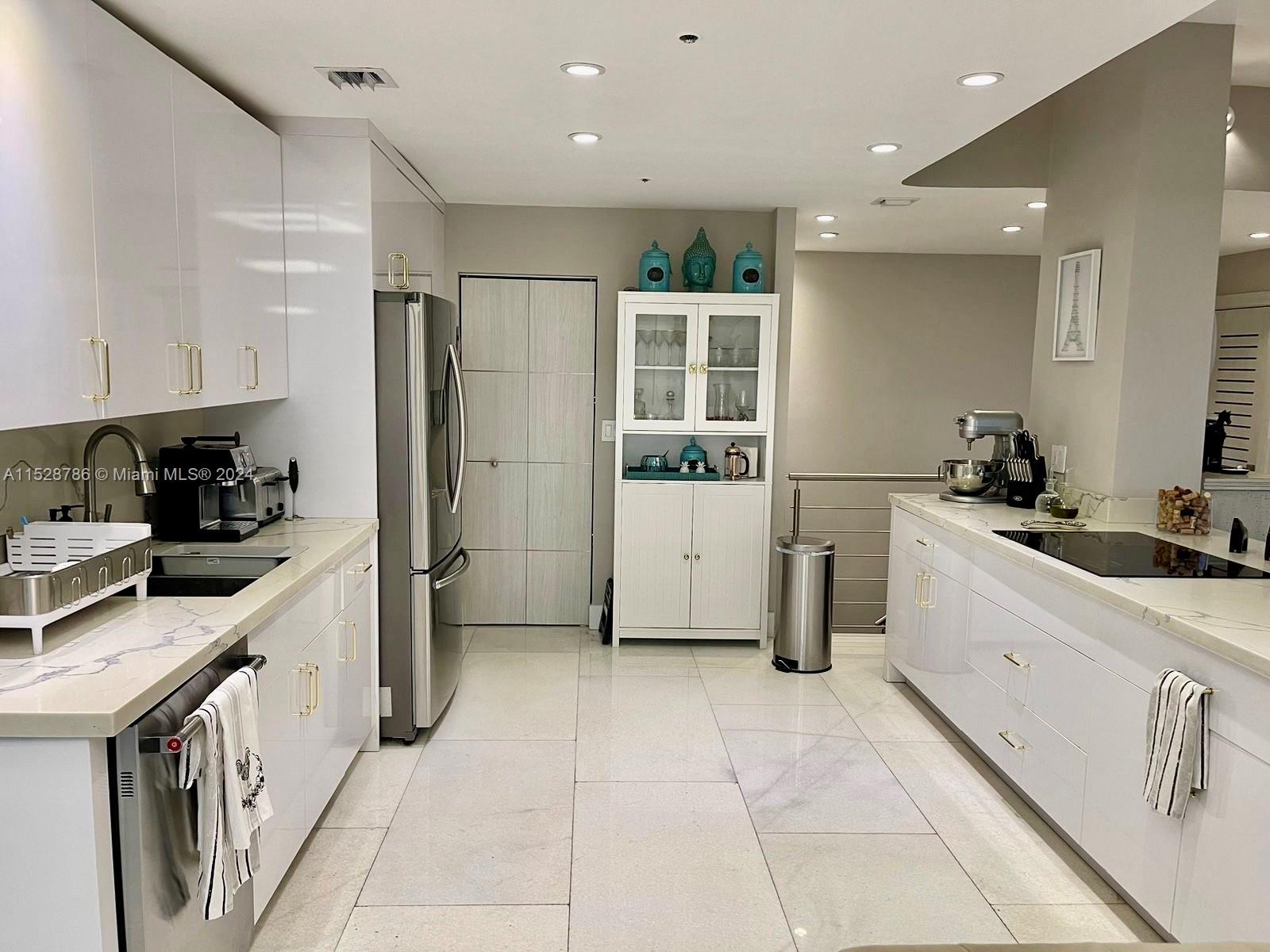 DELVISTA TOWERS CONDO - Residential