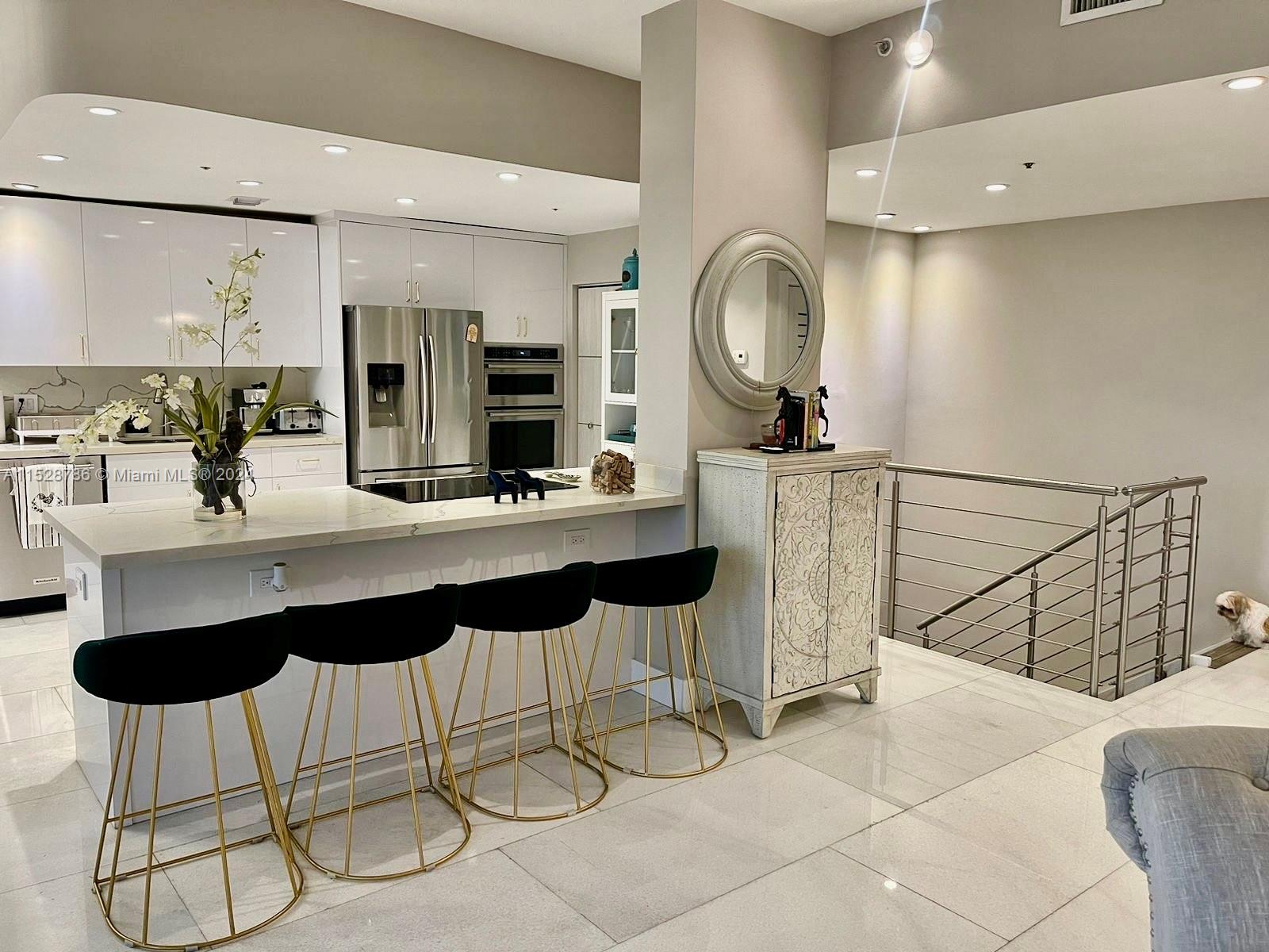 DELVISTA TOWERS CONDO - Residential