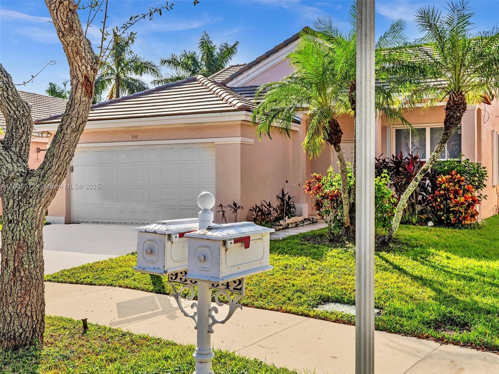A Great place to call home: Beautiful 3-Bedroom 2 bathrooms pool Home in Weston’s The Falls Community.
Special Features: Pool, brand new flat tile roof(with warranty to the new owners),accordion window shutters, two car garage, and a laundry room.
The Falls, Weston — a highly sought-after community offering a resort-like lifestyle.
This well-maintained home offers comfort and convenience, situated near eight top-rated schools, major roads, city attractions, and a variety of restaurants and entertainment options. Don’t miss out on the opportunity to live in one of Weston’s most desirable neighborhoods.
Easy to show!!!