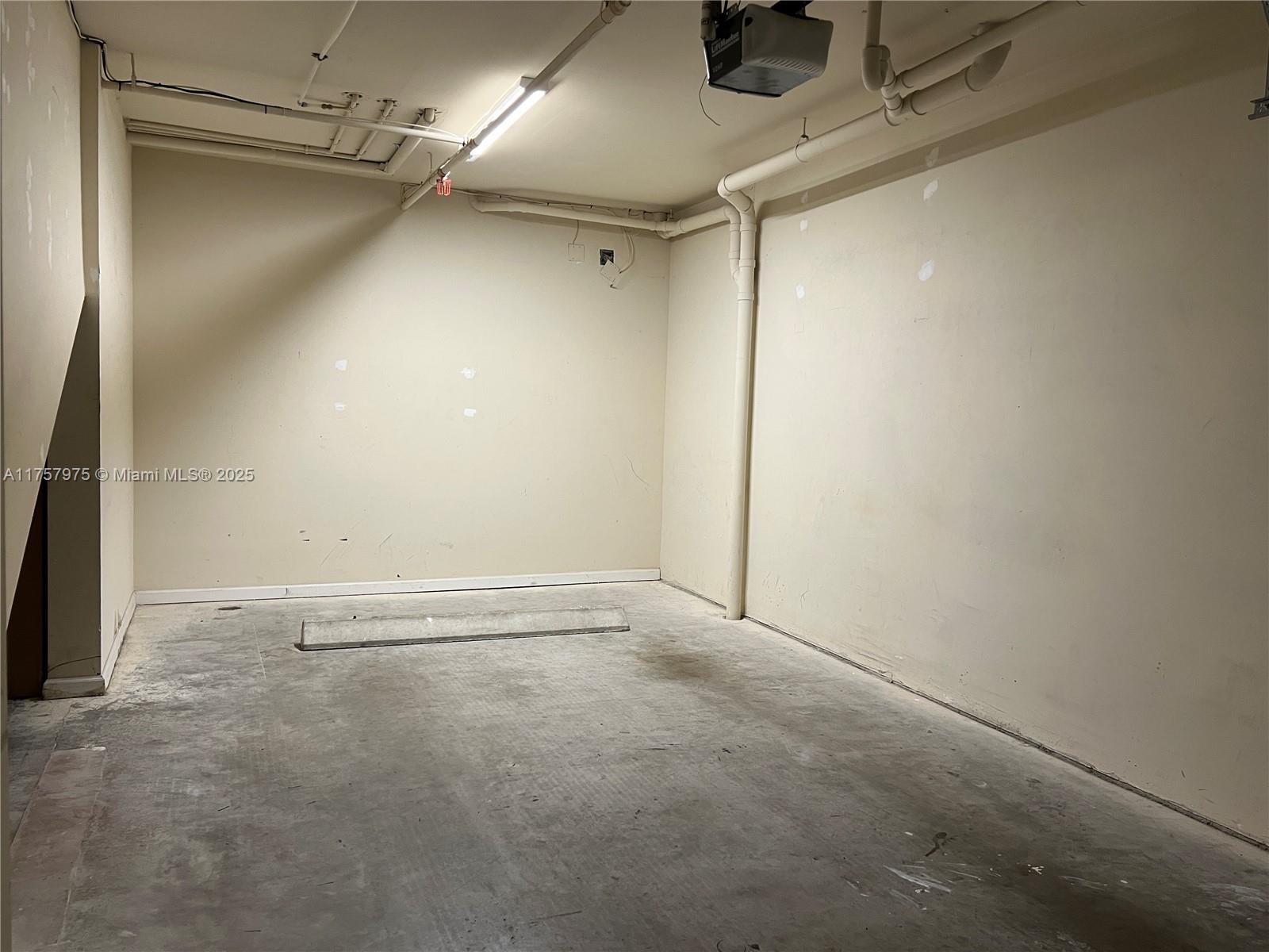 TIERRA VERDE - Residential Lease