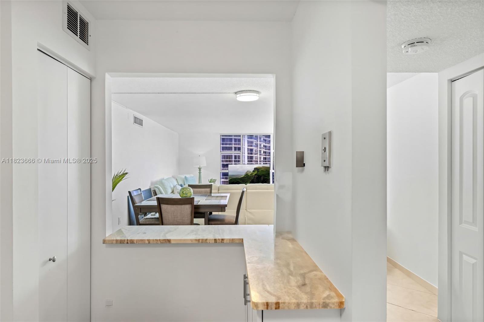 FLAMENCO CONDO TOWER I - Residential