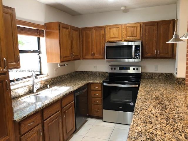 PALM HILL - Residential Lease