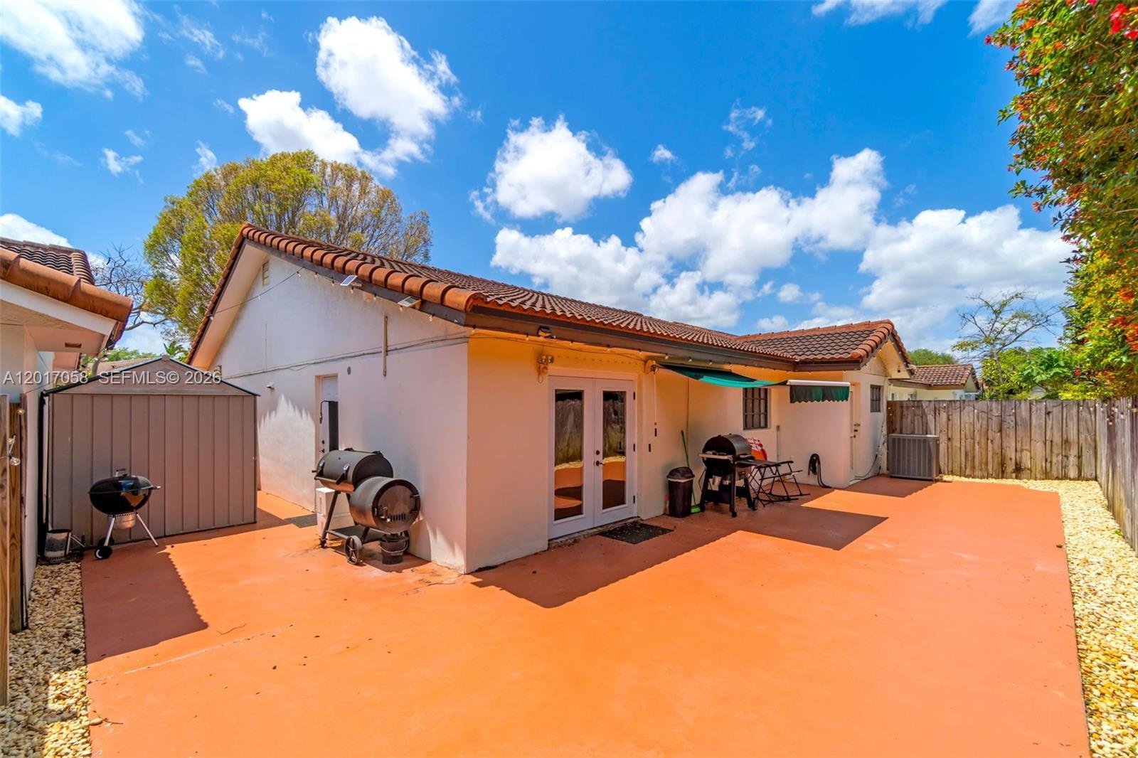 SUNSET MANSIONS - Residential
