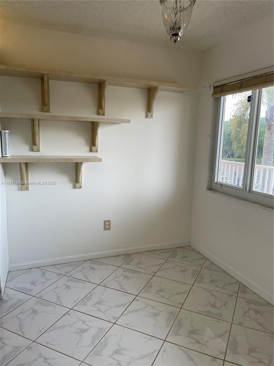 7152 S Devon Dr 304