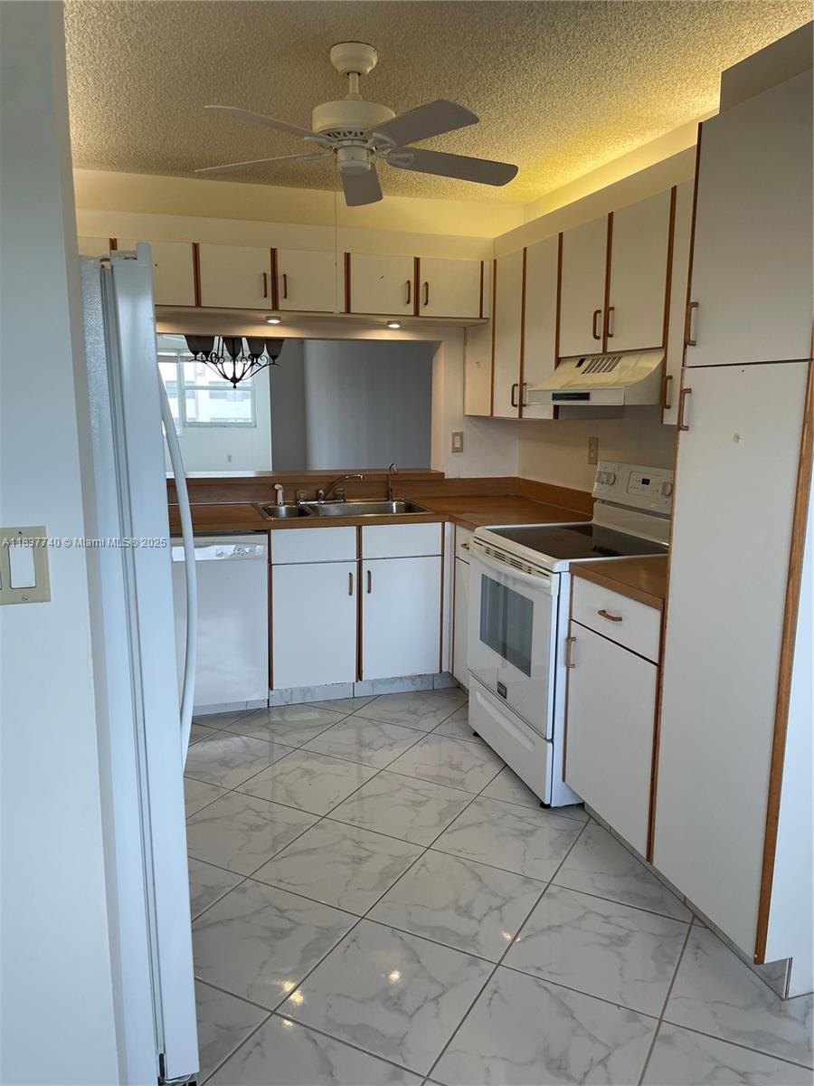 7152 S Devon Dr 304