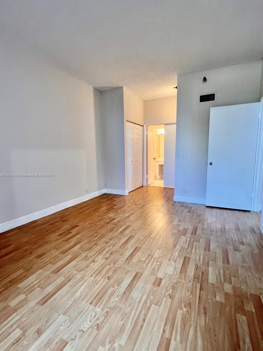 PARC CENTRAL AVENTURA SOU - Residential Lease