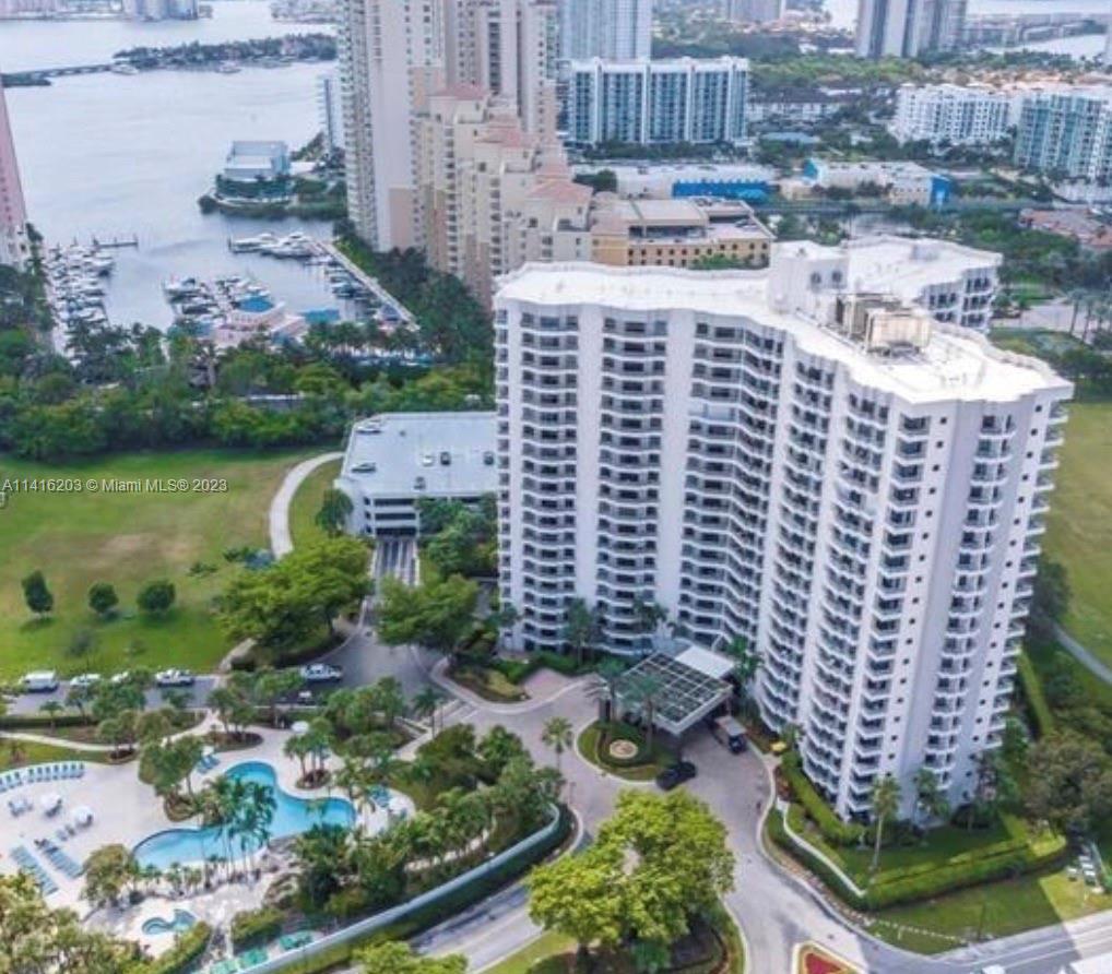 PARC CENTRAL AVENTURA SOU - Residential Lease
