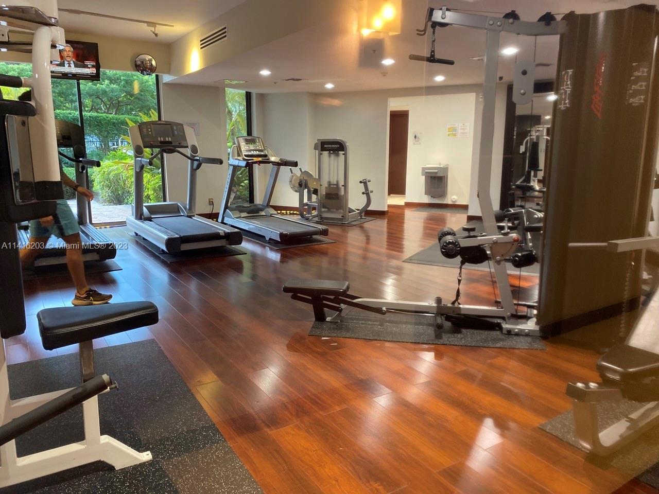 PARC CENTRAL AVENTURA SOU - Residential Lease