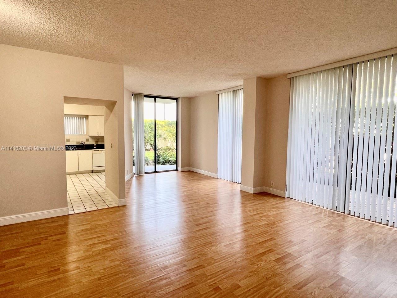 PARC CENTRAL AVENTURA SOU - Residential Lease