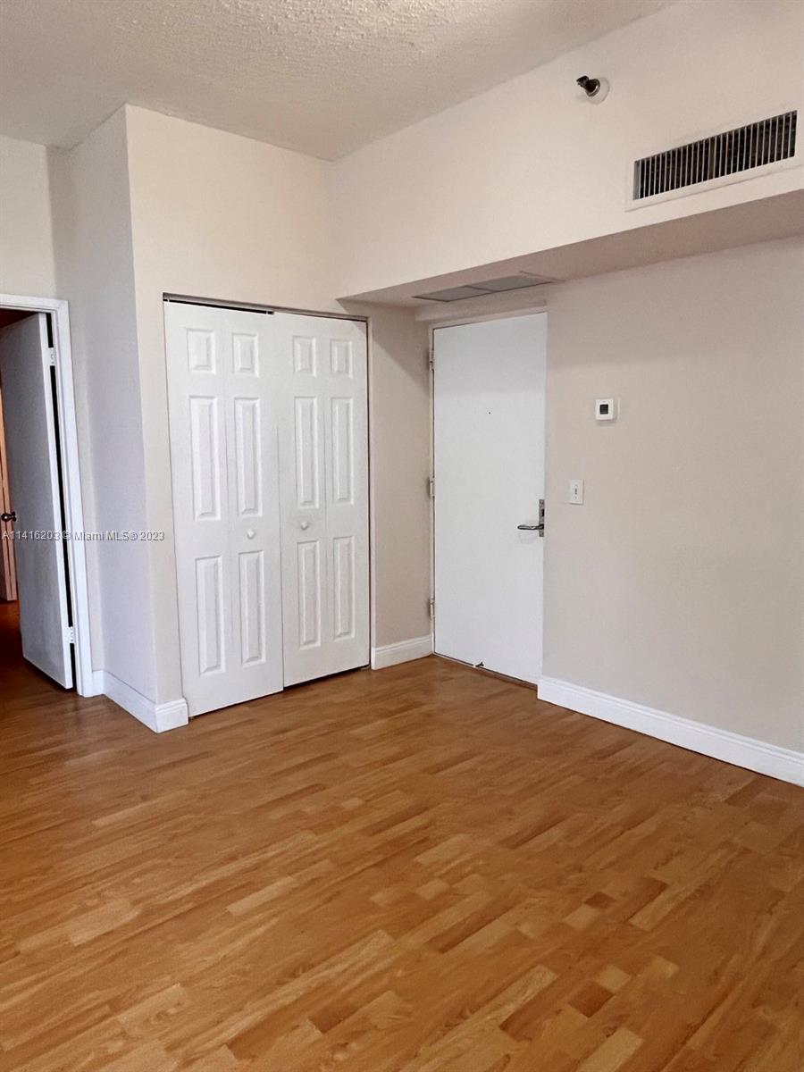 PARC CENTRAL AVENTURA SOU - Residential Lease