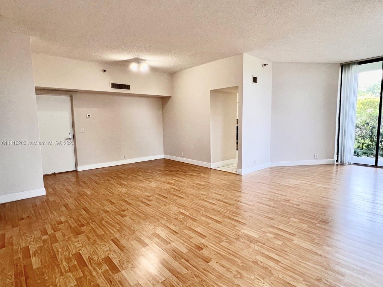 PARC CENTRAL AVENTURA SOU - Residential Lease