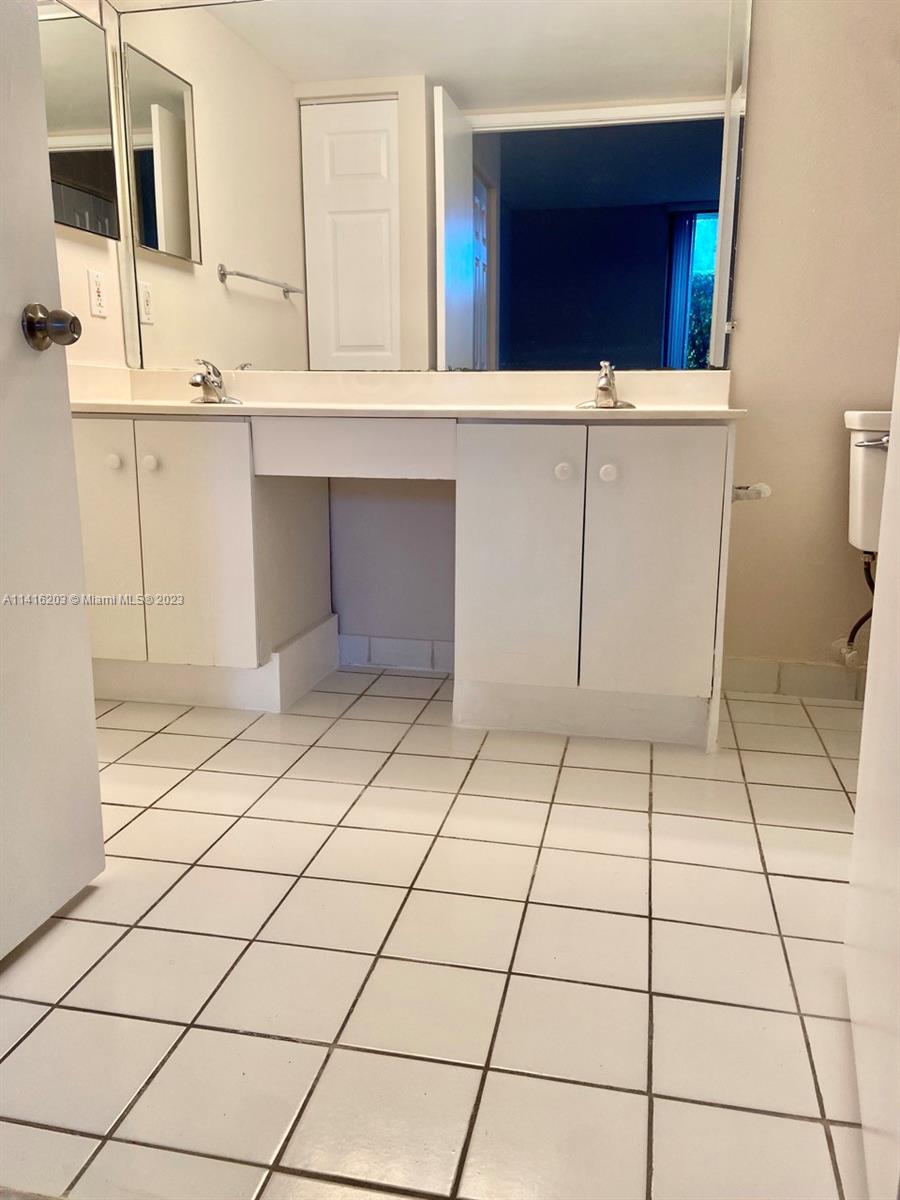 PARC CENTRAL AVENTURA SOU - Residential Lease