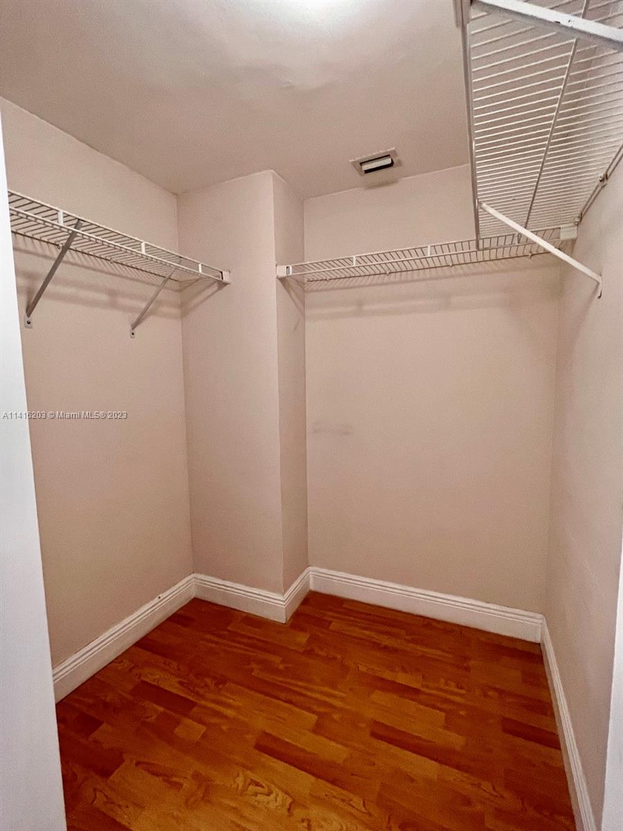 PARC CENTRAL AVENTURA SOU - Residential Lease