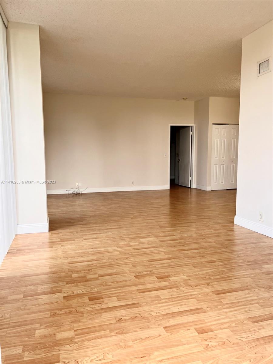 PARC CENTRAL AVENTURA SOU - Residential Lease