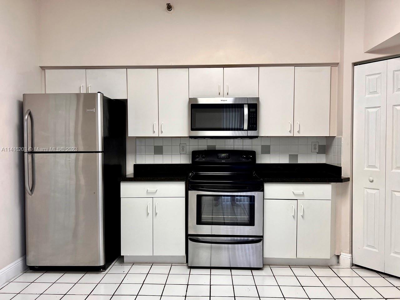 PARC CENTRAL AVENTURA SOU - Residential Lease