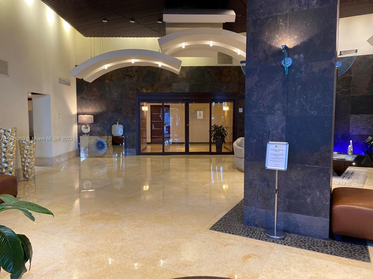 PARC CENTRAL AVENTURA SOU - Residential Lease