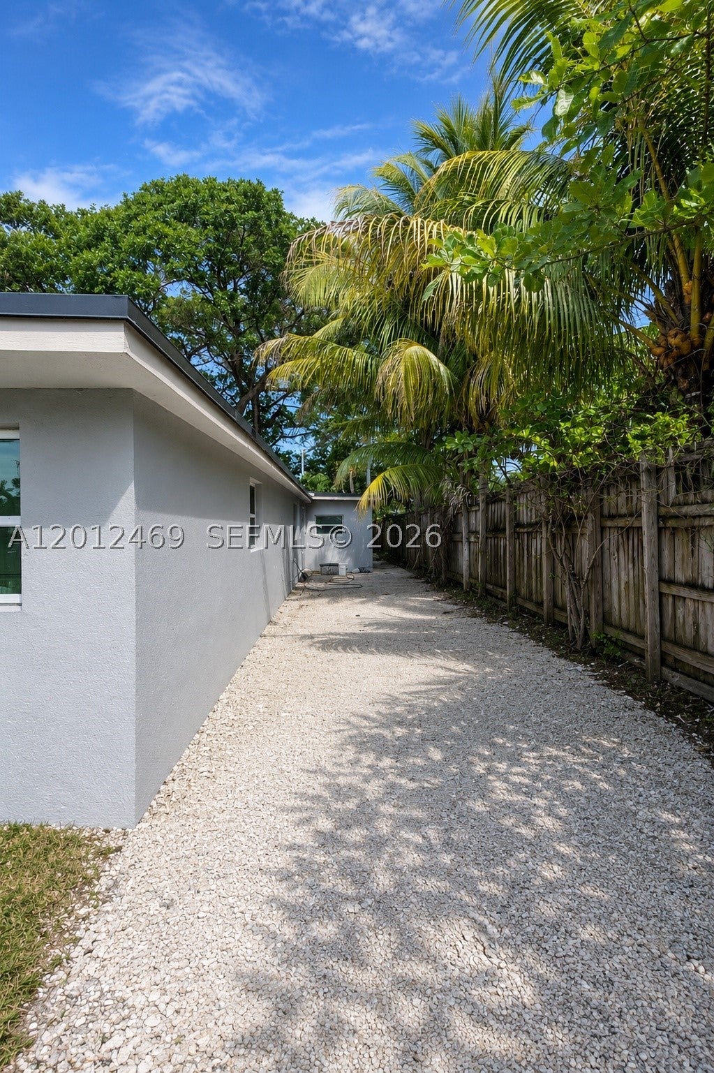 1861 NW 112th St, Miami FL 33167