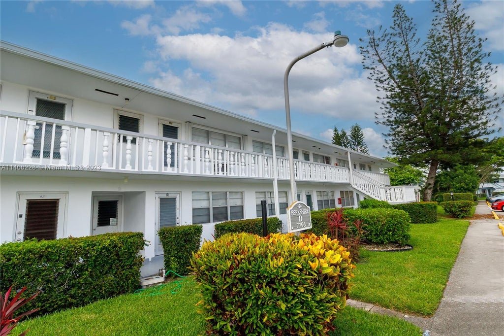 Photo of 90 Berkshire D #90, West Palm Beach, FL 33417 (MLS # A11400228)