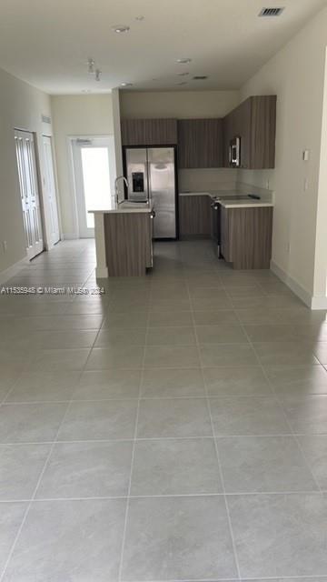 8265 NW 41st St C-102