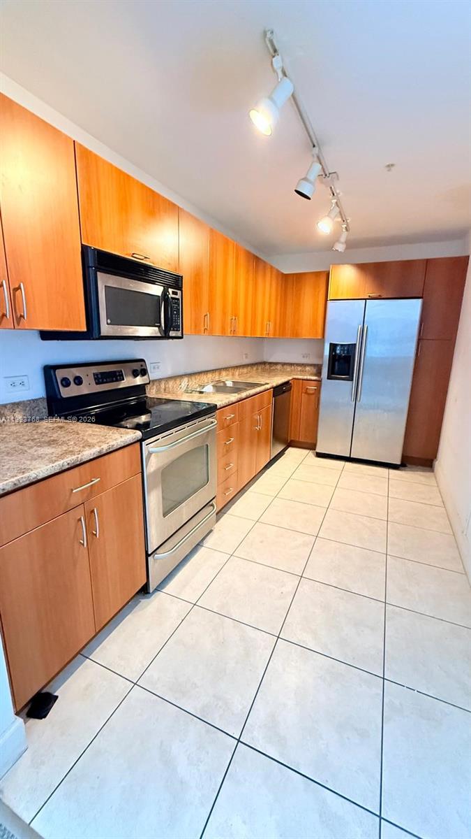 7501 E Treasure Dr 8B