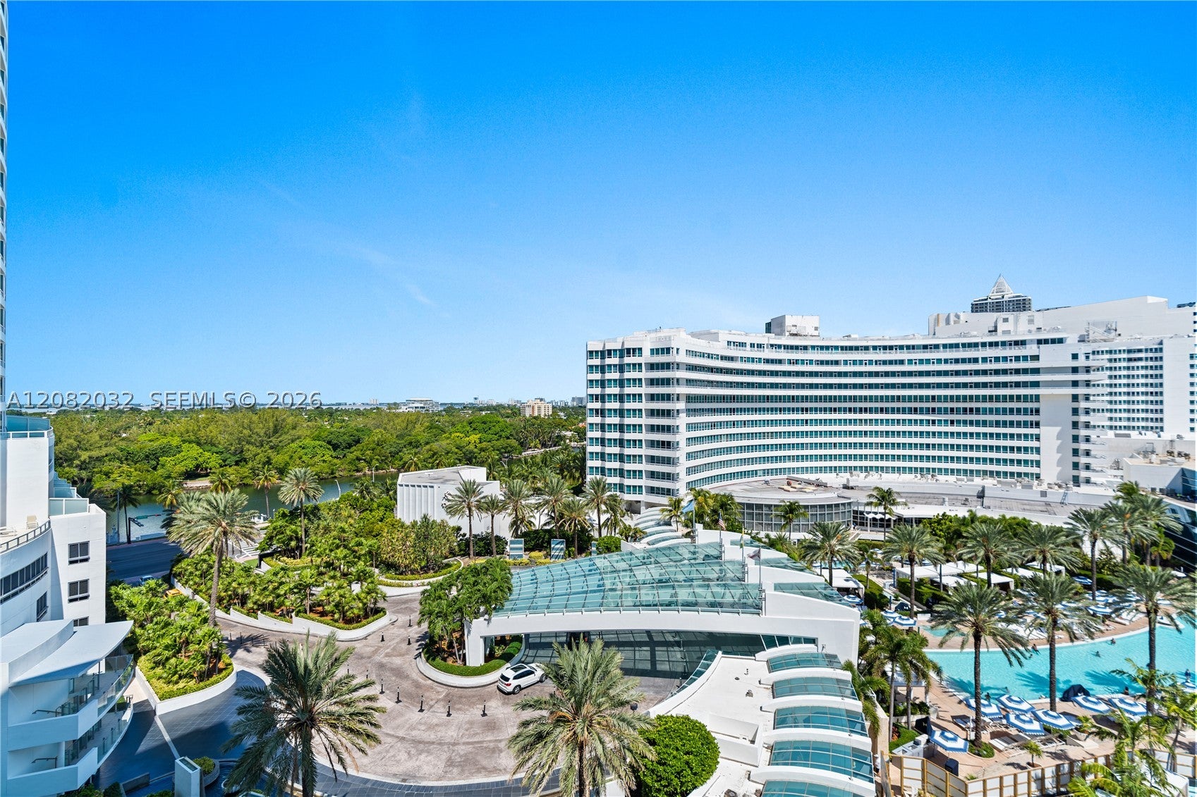 4391 Collins Ave 905