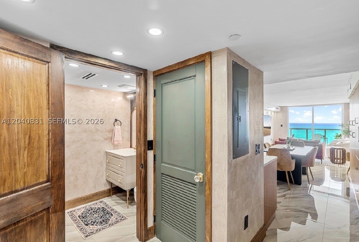 2457 Collins Ave 1603