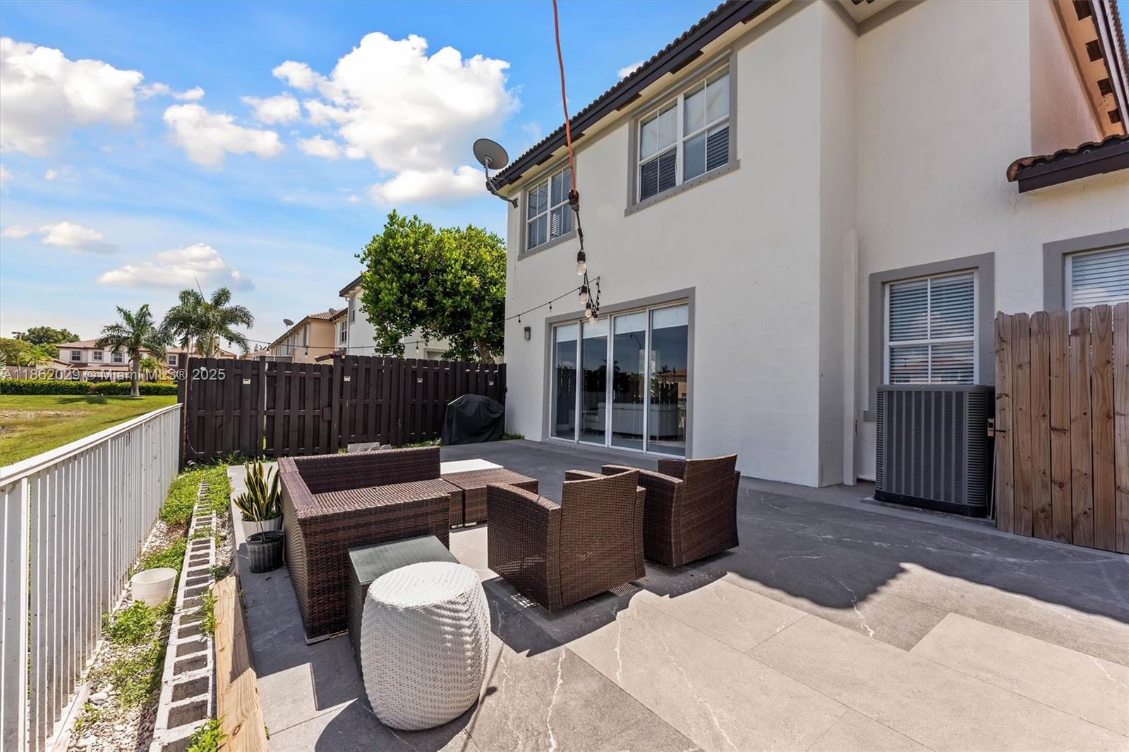 DORAL ISLES NORTH SEC ONE - Residential