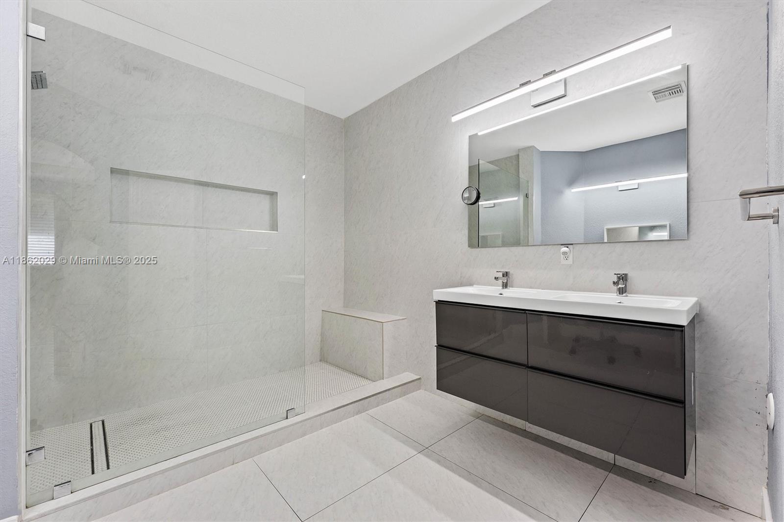 DORAL ISLES NORTH SEC ONE - Residential
