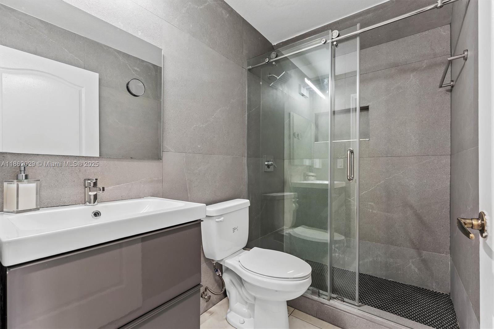 DORAL ISLES NORTH SEC ONE - Residential