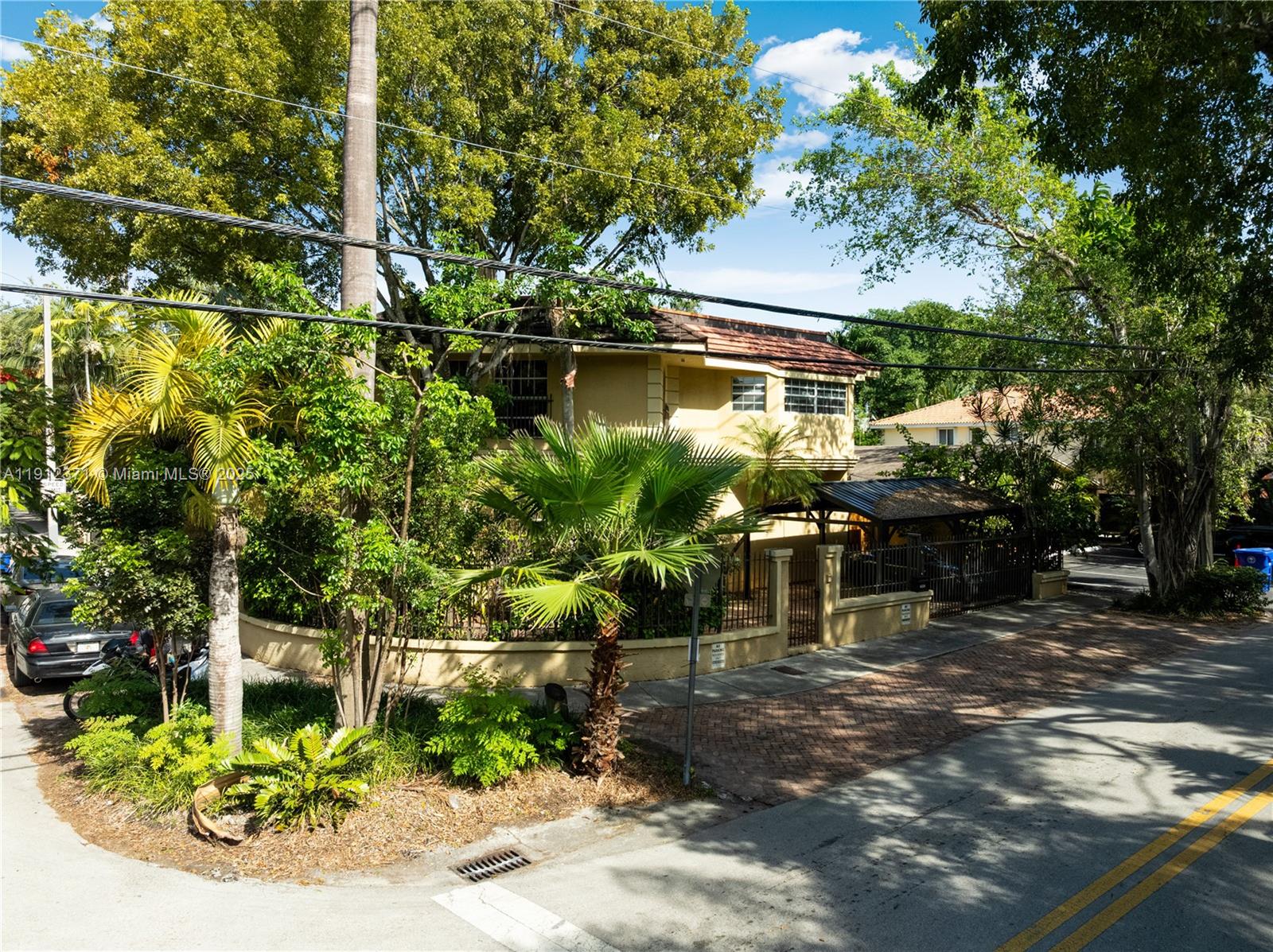 H R PEACOCKS SUB PENT HOM - Residential