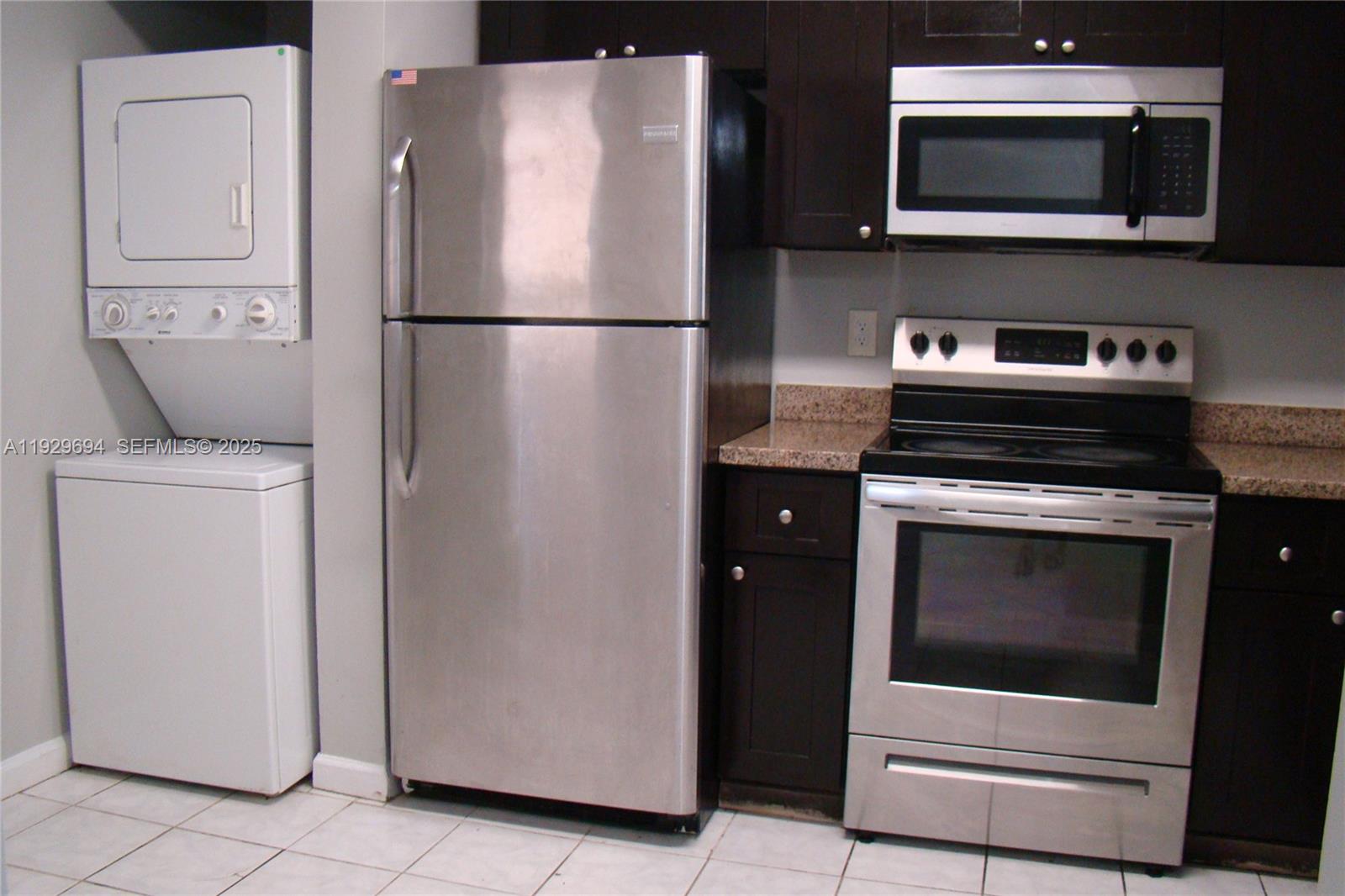 VILLAS AT CIRCLES EDGE CO - Residential Lease